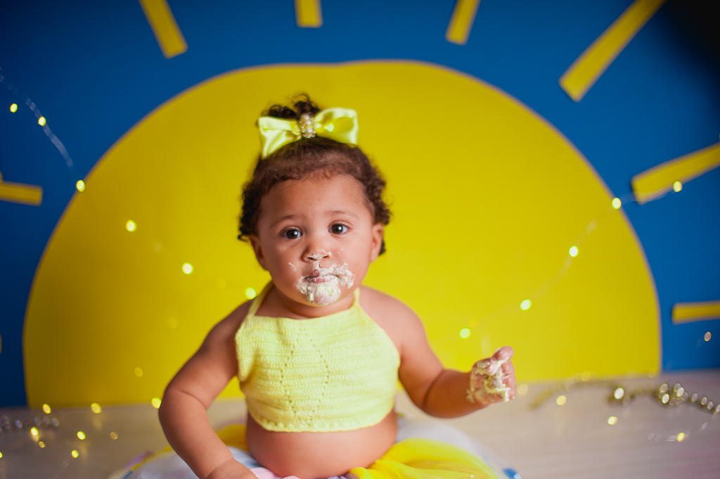 nenem com bolo em smash the cake tema raio de sol, em estudio no rio de janeiro, bangu