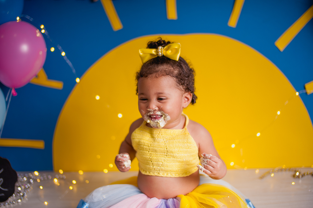 nenem sorrindo em smash the cake tema raio de sol, em estudio no rio de janeiro, bangu