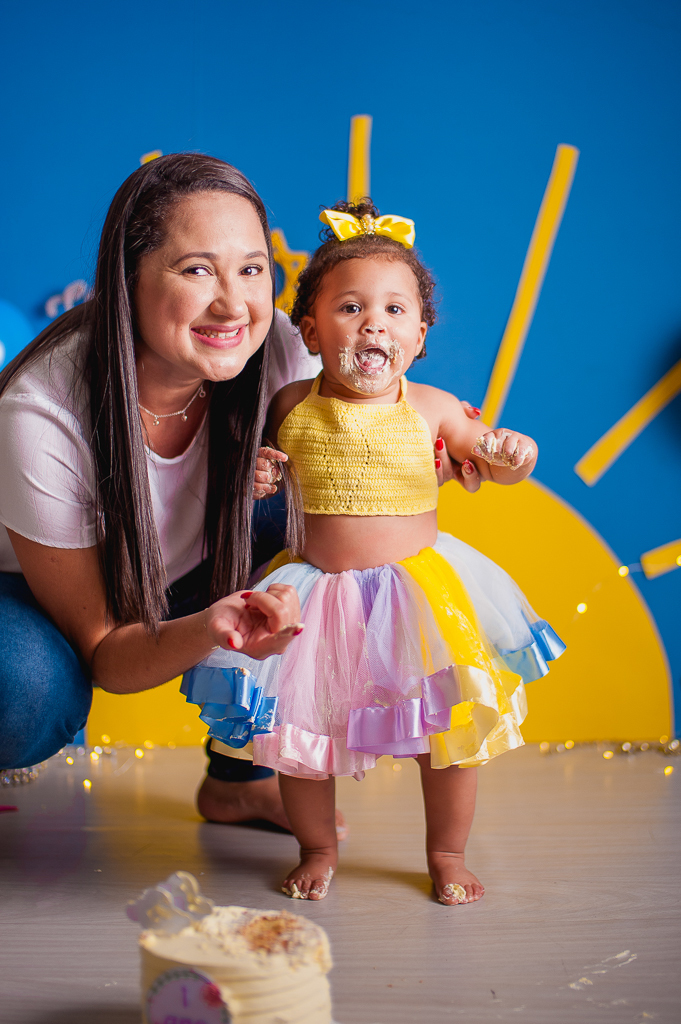 mae e baby em smash the cake tema raio de sol, em estudio no rio de janeiro, bangu