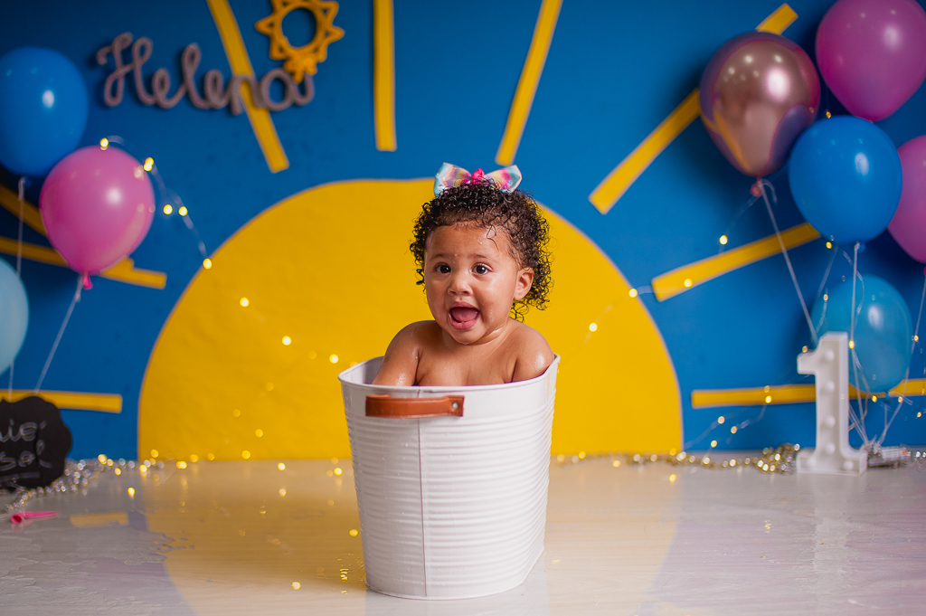 hora da banheira em smash the cake tema raio de sol, em estudio no rio de janeiro, bangu