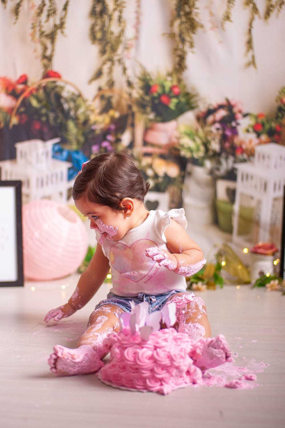 bebe se divertindo com bolo em smash the cake tema raio de sol, em estudio no rio de janeiro, bangu