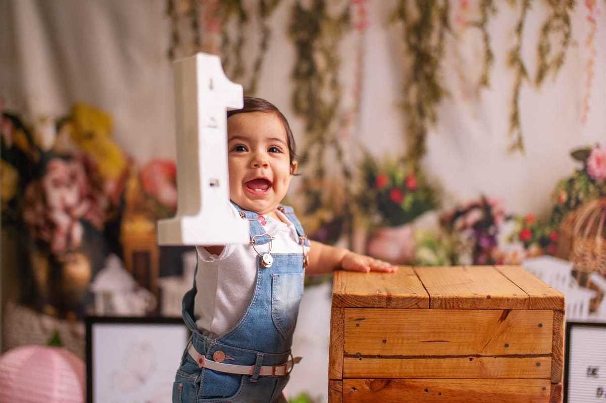 bebe com numero 1 em smash the cake tema raio de sol, em estudio no rio de janeiro, bangu