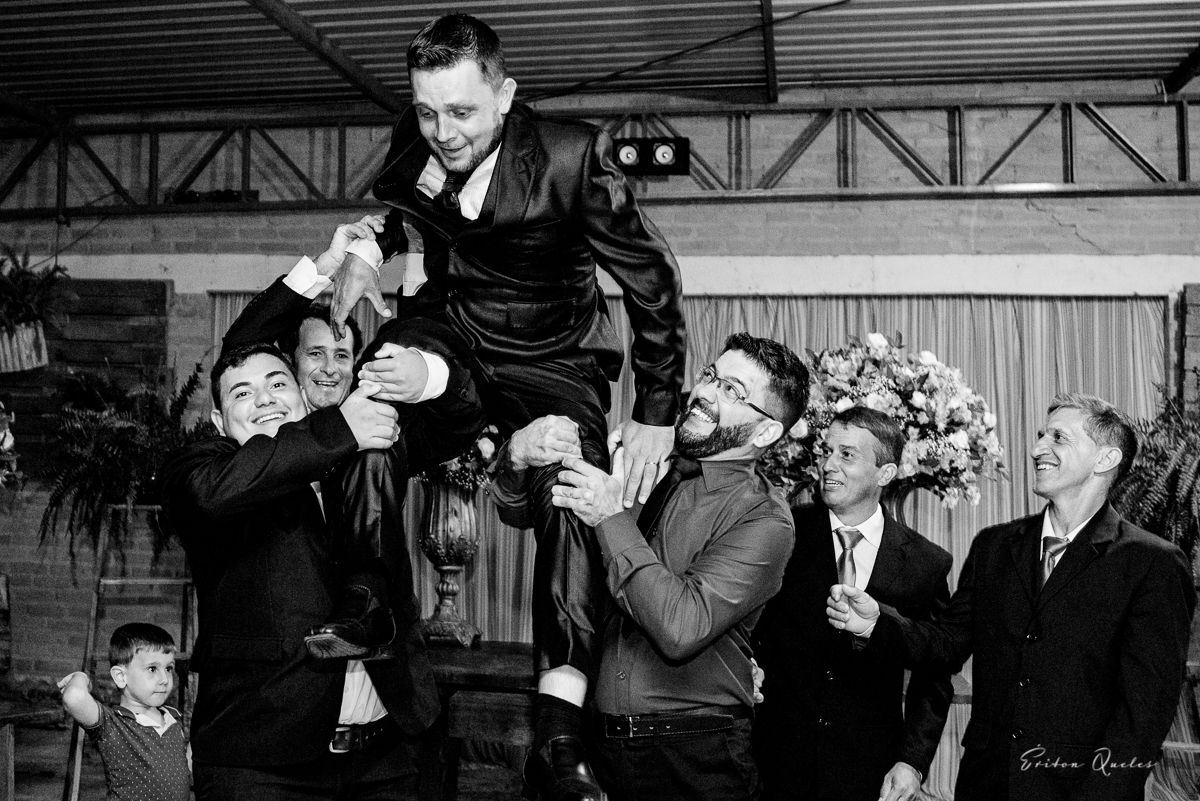 Fotos jogando o noivo para cima 