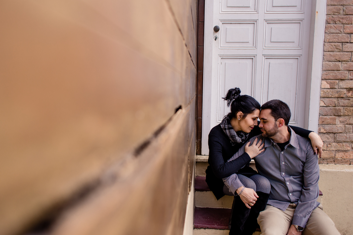 sentados na escada em paranapiacaba