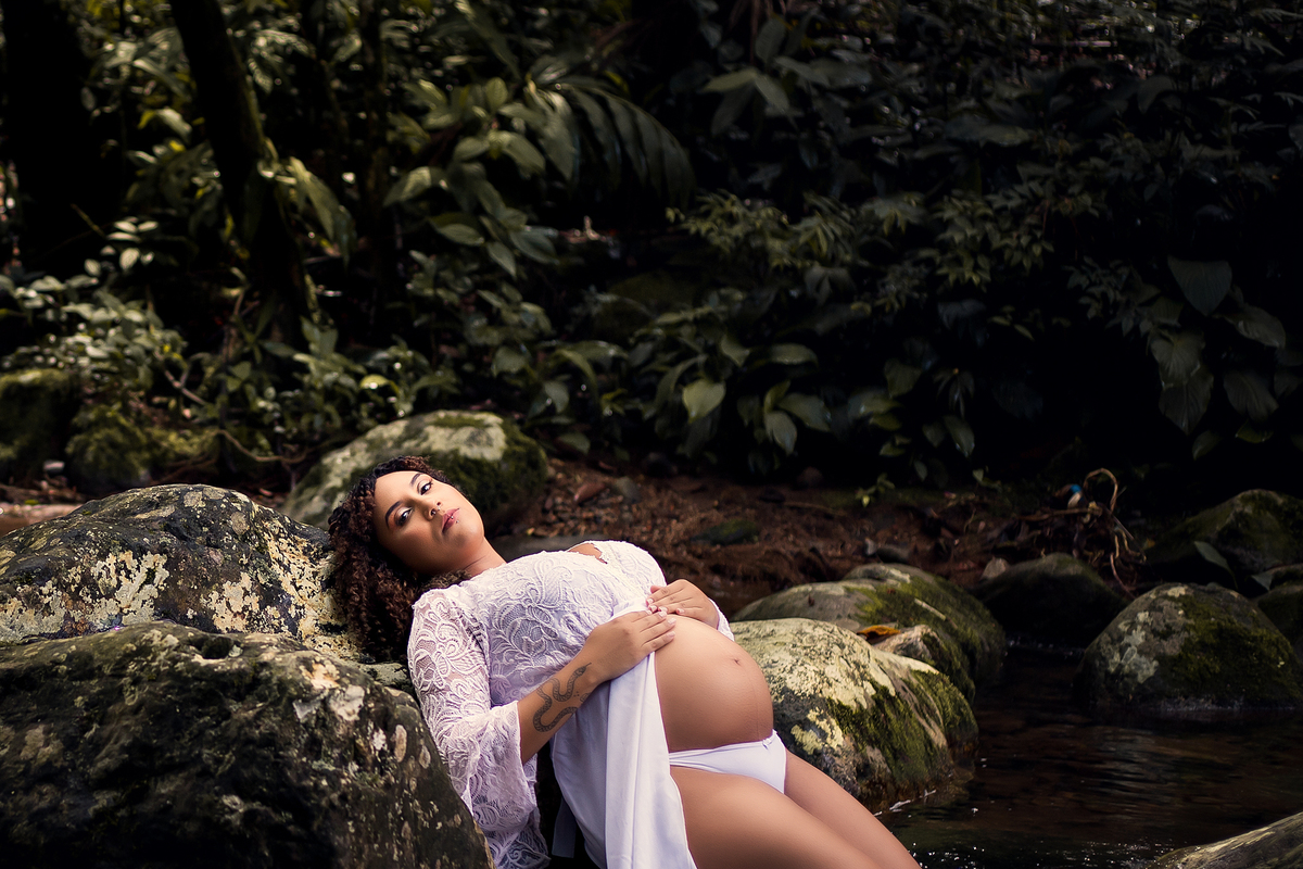 Ensaio Gestante em Penedo, à espera de Lua.