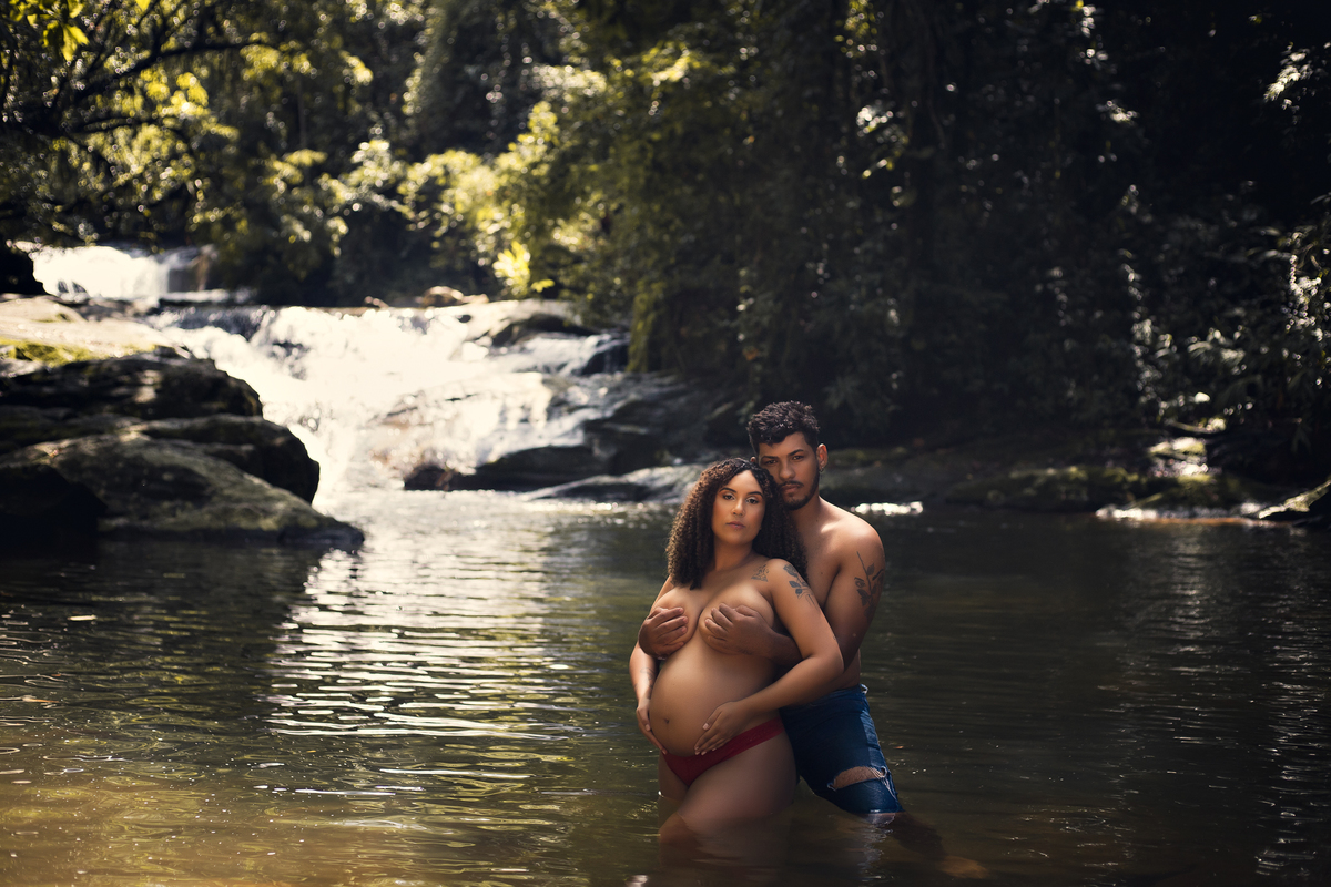 Ensaio Gestante em Penedo, à espera de Lua.