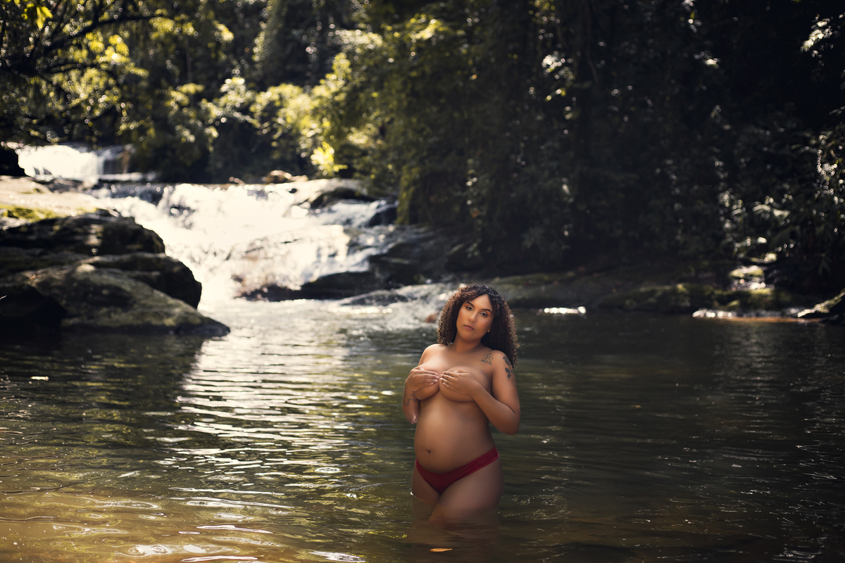Ensaio Gestante em Penedo, à espera de Lua.
