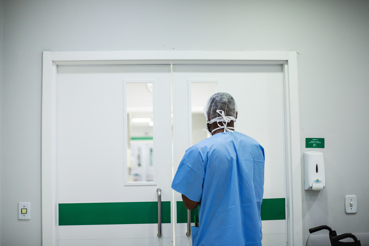 Fotografia de parto cesárea na Unimed Volta Redonda: Nascimento do Oliver.