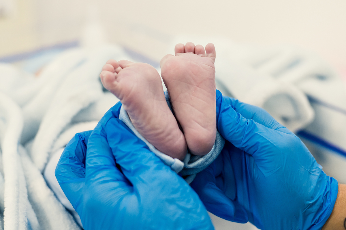 Fotografia de parto cesárea na Unimed Volta Redonda: Nascimento do Miguel.