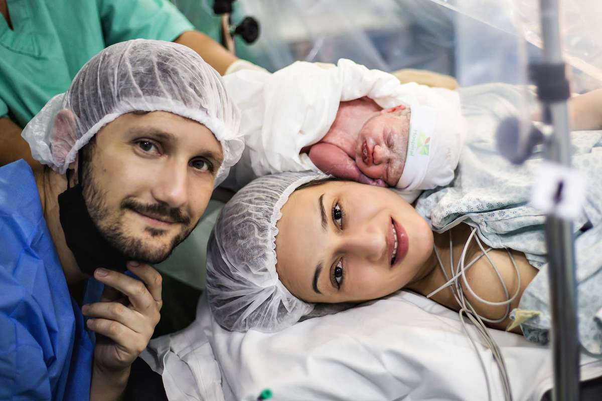 Fotografia de parto cesárea na Unimed Volta Redonda: Nascimento da Laura.