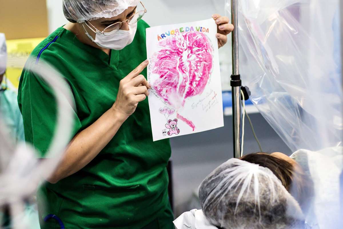 Fotografia de parto cesárea na Unimed Volta Redonda: Nascimento da Lyvía.