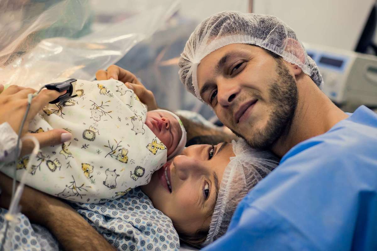 Fotografia de parto cesárea na Unimed Volta Redonda: Nascimento do Noah.