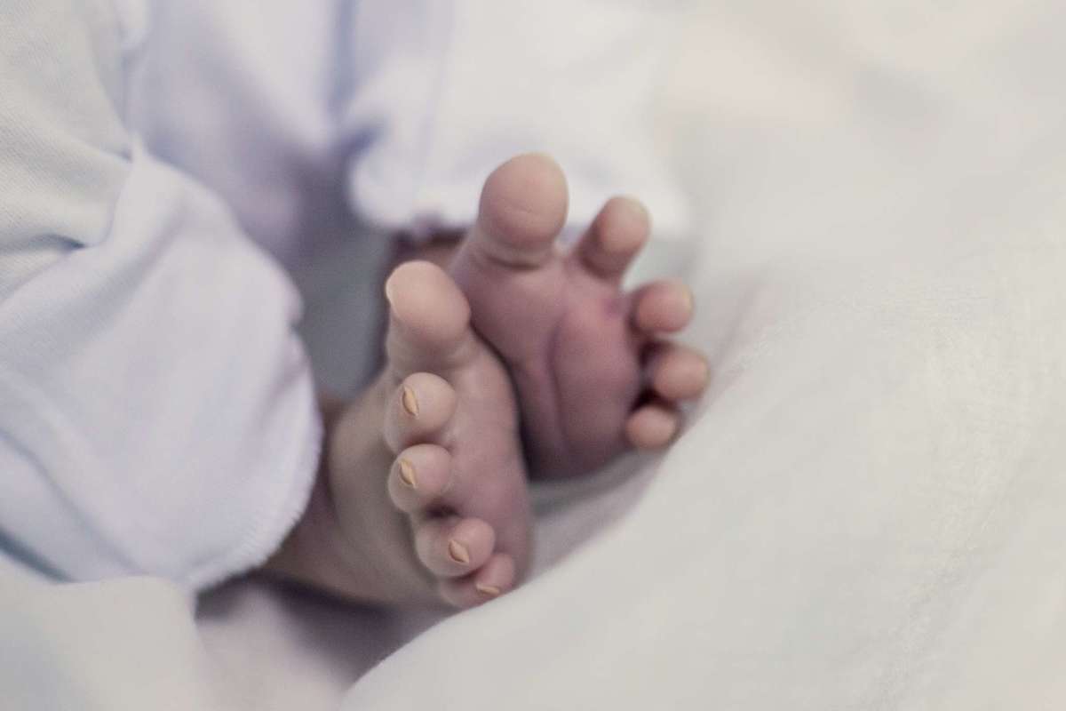 Fotografia de parto cesárea na Unimed Volta Redonda: Nascimento do Ivan.