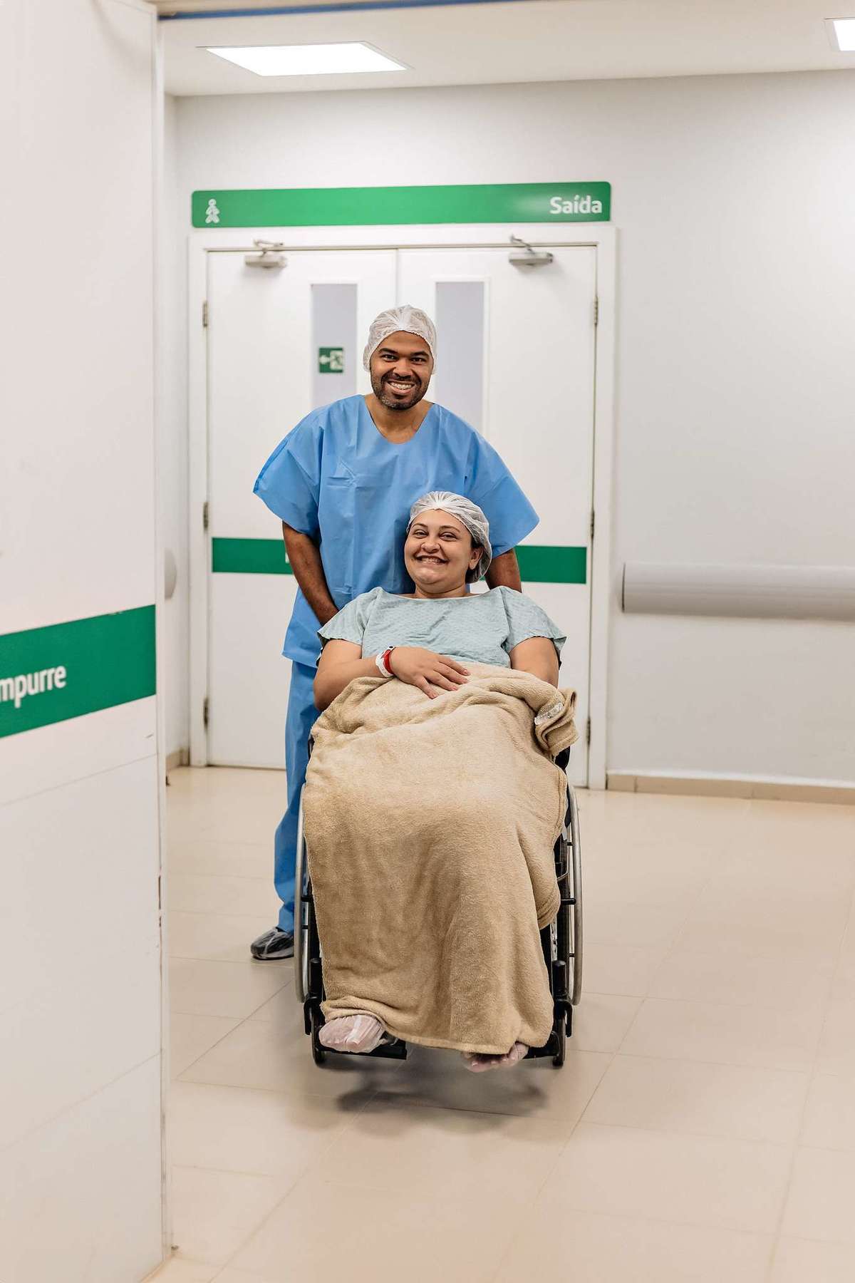 Fotografia de parto cesárea na Unimed Volta Redonda: Nascimento do Isaque.