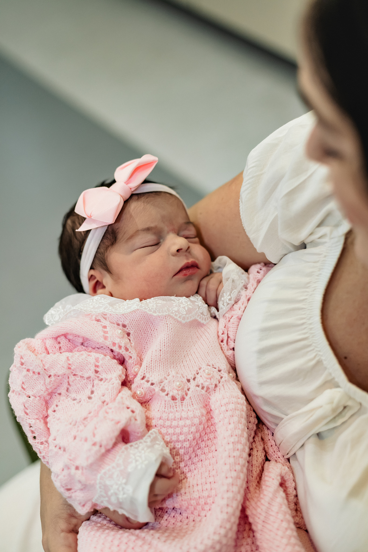 Ensaio de recém-nascido no hospital Unimed Volta Redonda: Primeiro dia da Rebeca no quarto da maternidade.