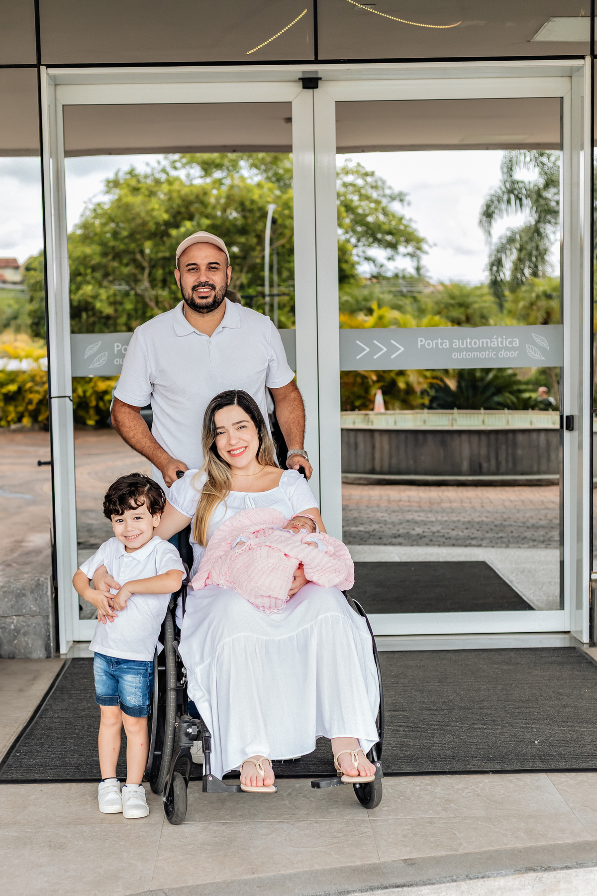 Ensaio de recém-nascido no hospital Unimed Volta Redonda: Primeiro dia da Rebeca no quarto da maternidade.