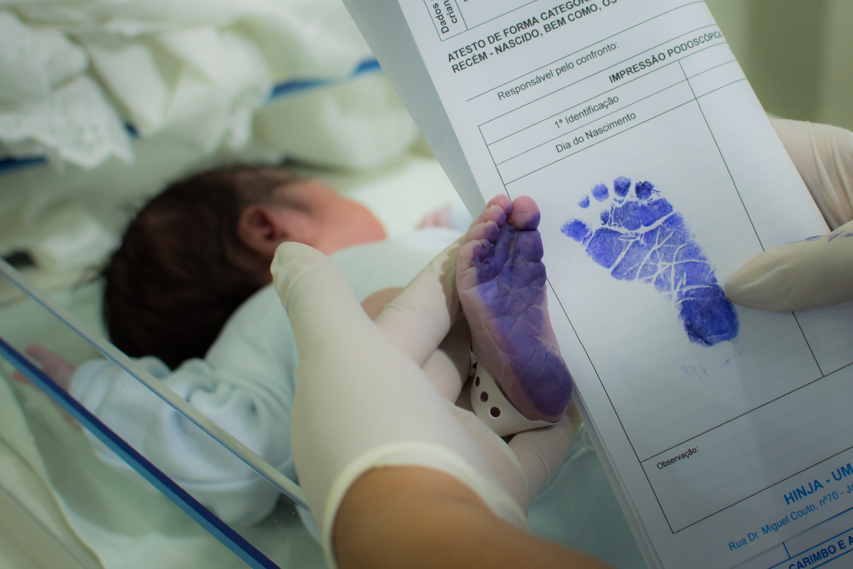 Fotografia de parto cesárea na Unimed Volta Redonda: Nascimento do Pedro.