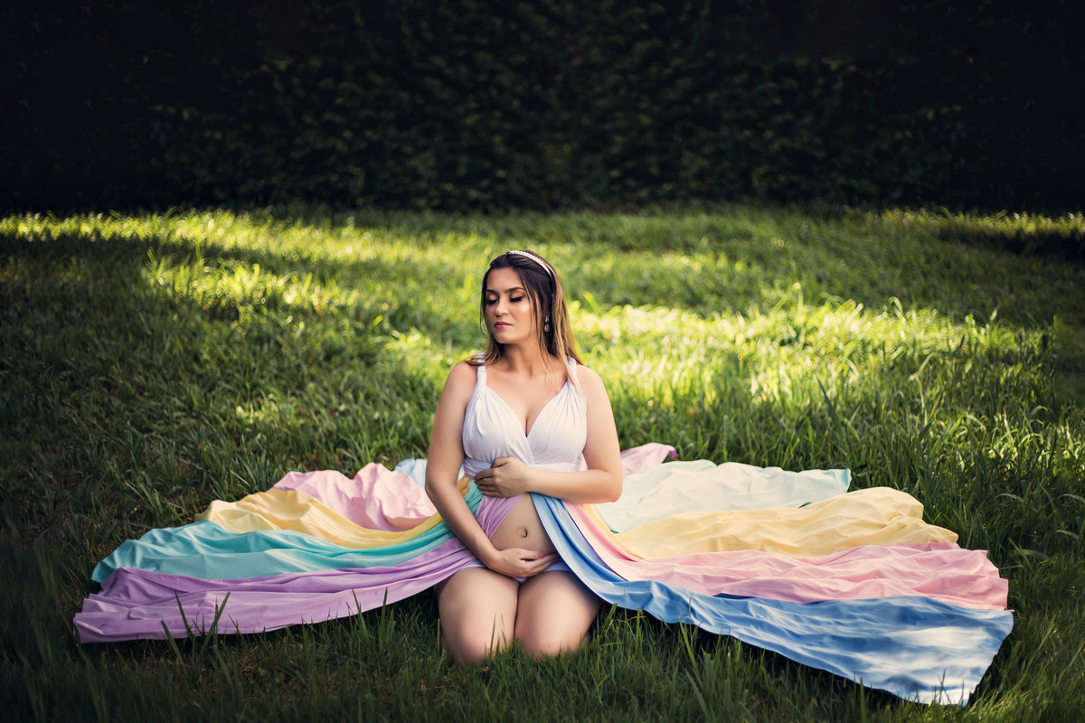 Ensaio Gestante, Mamãe Arco Íris, Fotografia de Gestante, Fotógrafo em Volta Redonda, Fotógrafo em Valença, Carol Grimaldi Fotografia.
