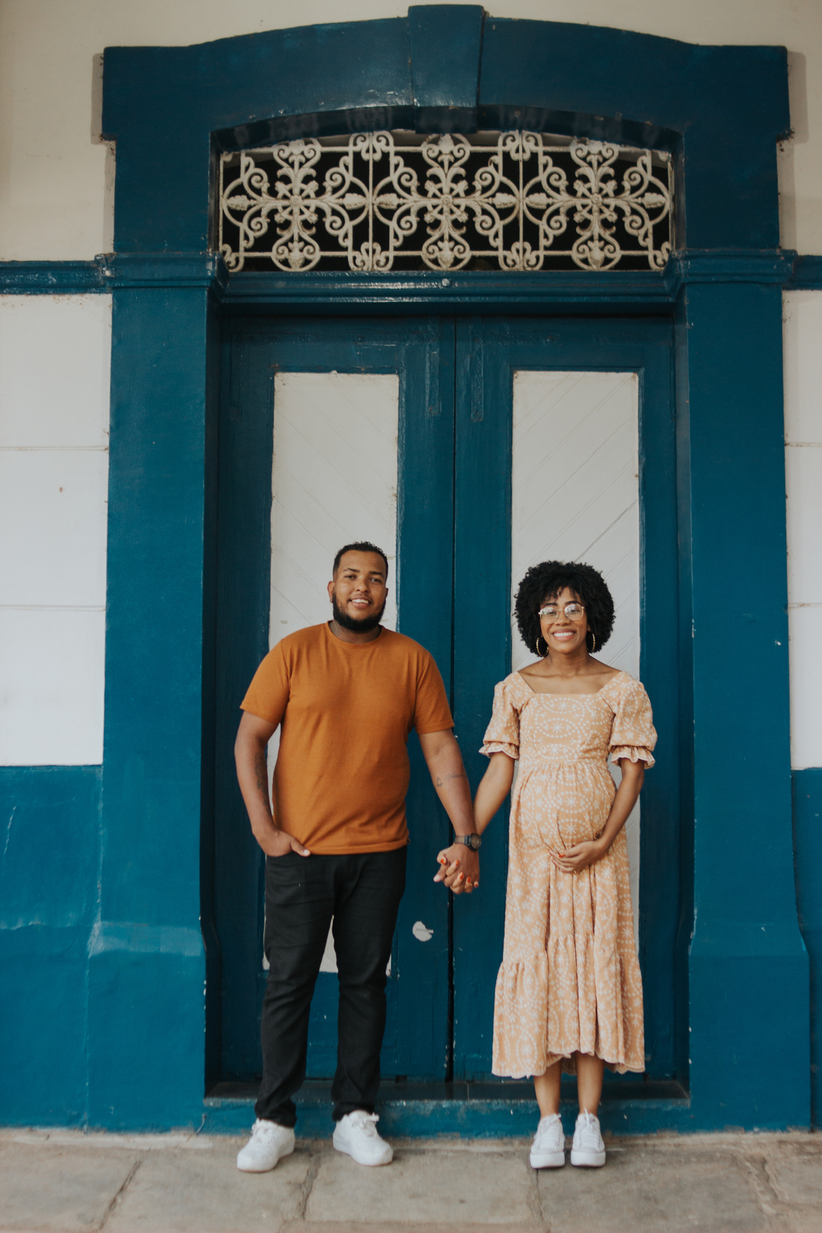 Ensaio Externo de Gestante na Praça da Estação em Pedro Leopoldo MG