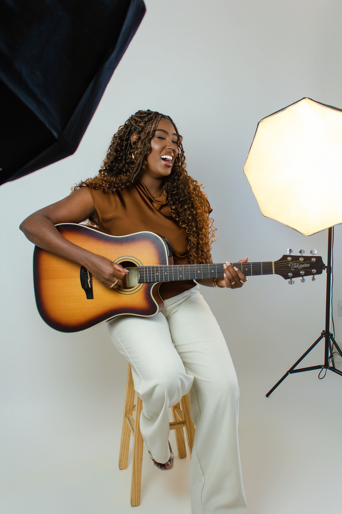 Ensaio Corporativo da Cantora Keilla Junia do The Voice Brasil no Estúdio em Matozinhos MG