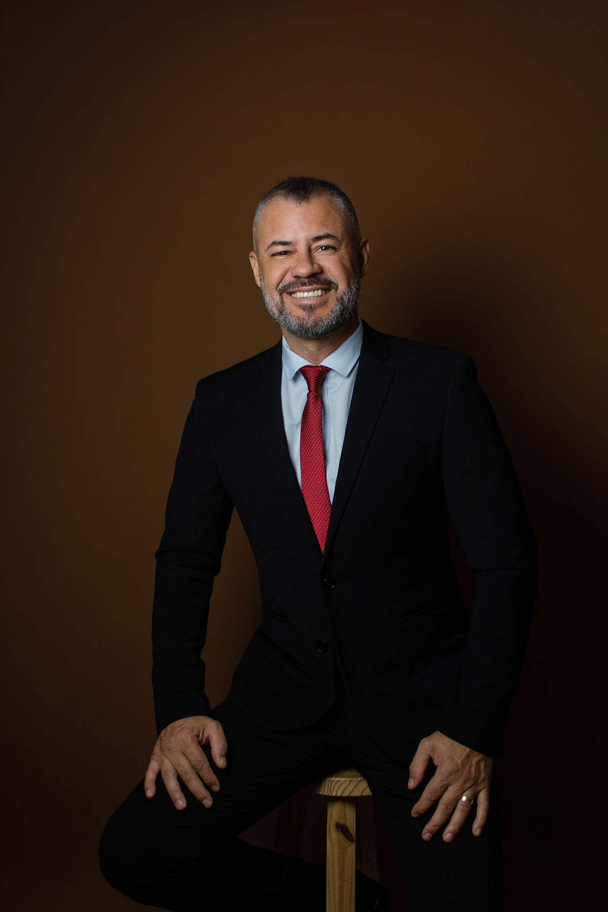 Ensaio Corporativo Masculino Homem Empresário no Estúdio em Matozinhos MG