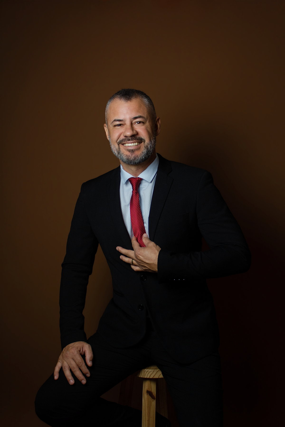 Ensaio Corporativo Masculino Homem Empresário no Estúdio em Matozinhos MG