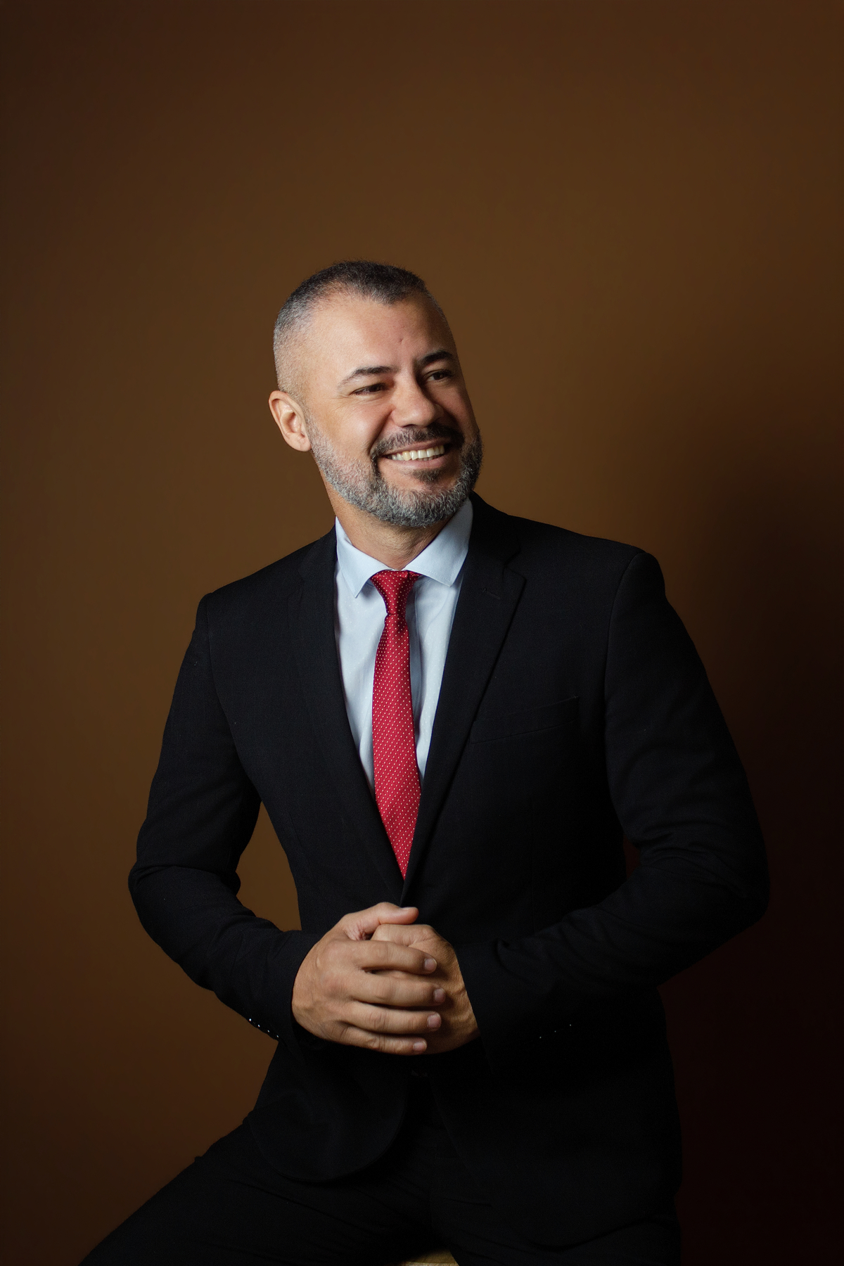 Ensaio Corporativo Masculino Homem Empresário no Estúdio em Matozinhos MG