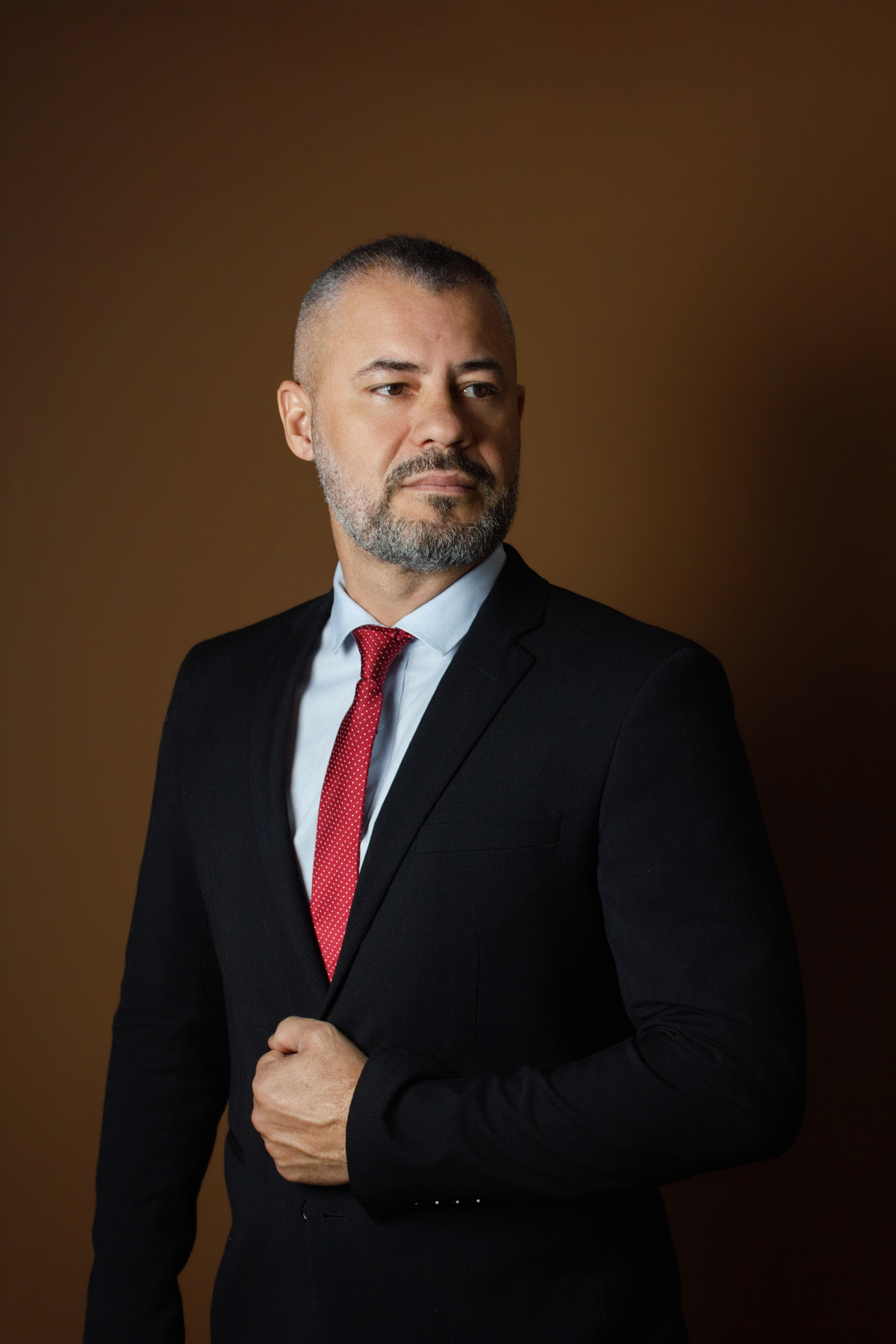 Ensaio Corporativo Masculino Homem Empresário no Estúdio em Matozinhos MG