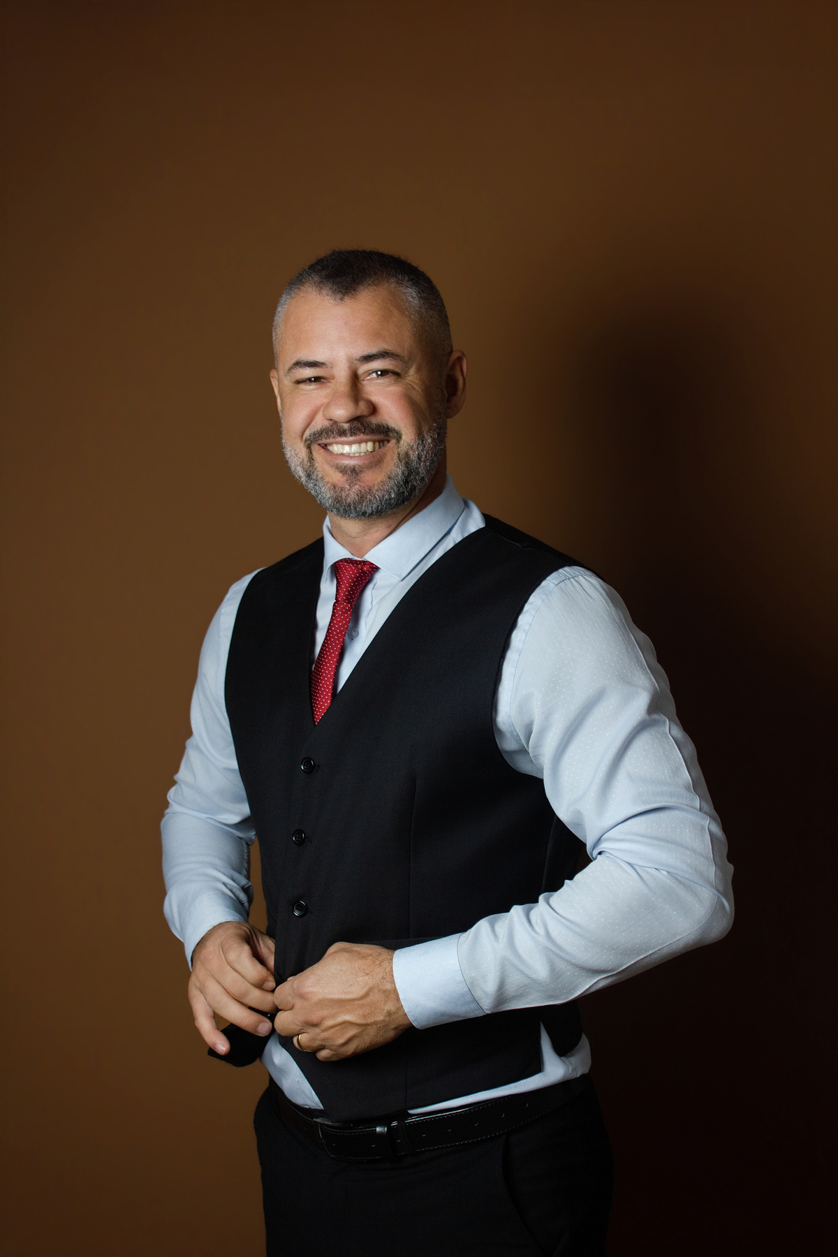 Ensaio Corporativo Masculino Homem Empresário no Estúdio em Matozinhos MG