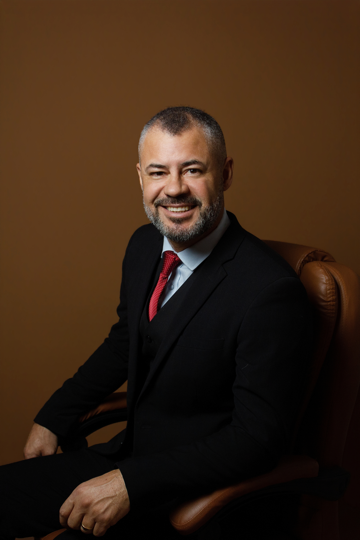 Ensaio Corporativo Masculino Homem Empresário no Estúdio em Matozinhos MG