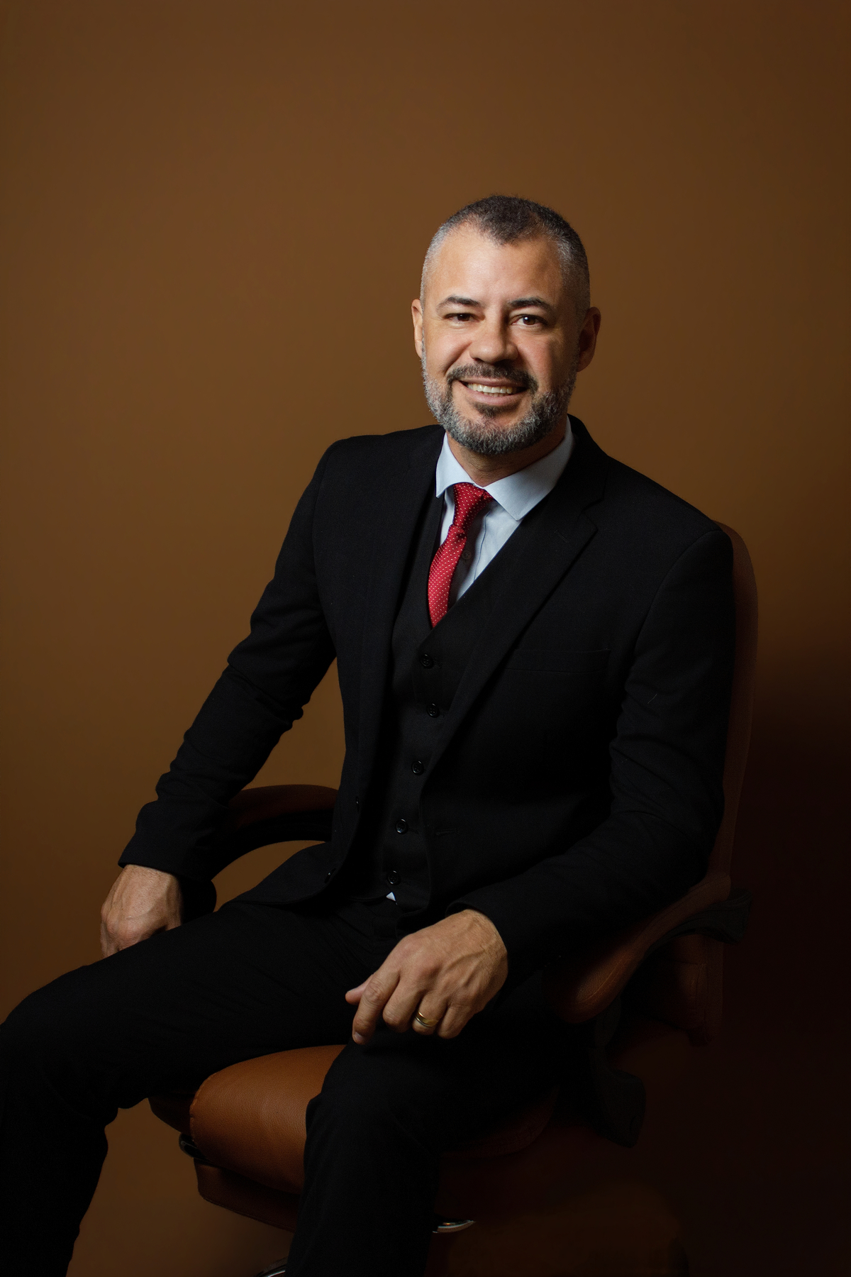 Ensaio Corporativo Masculino Homem Empresário no Estúdio em Matozinhos MG