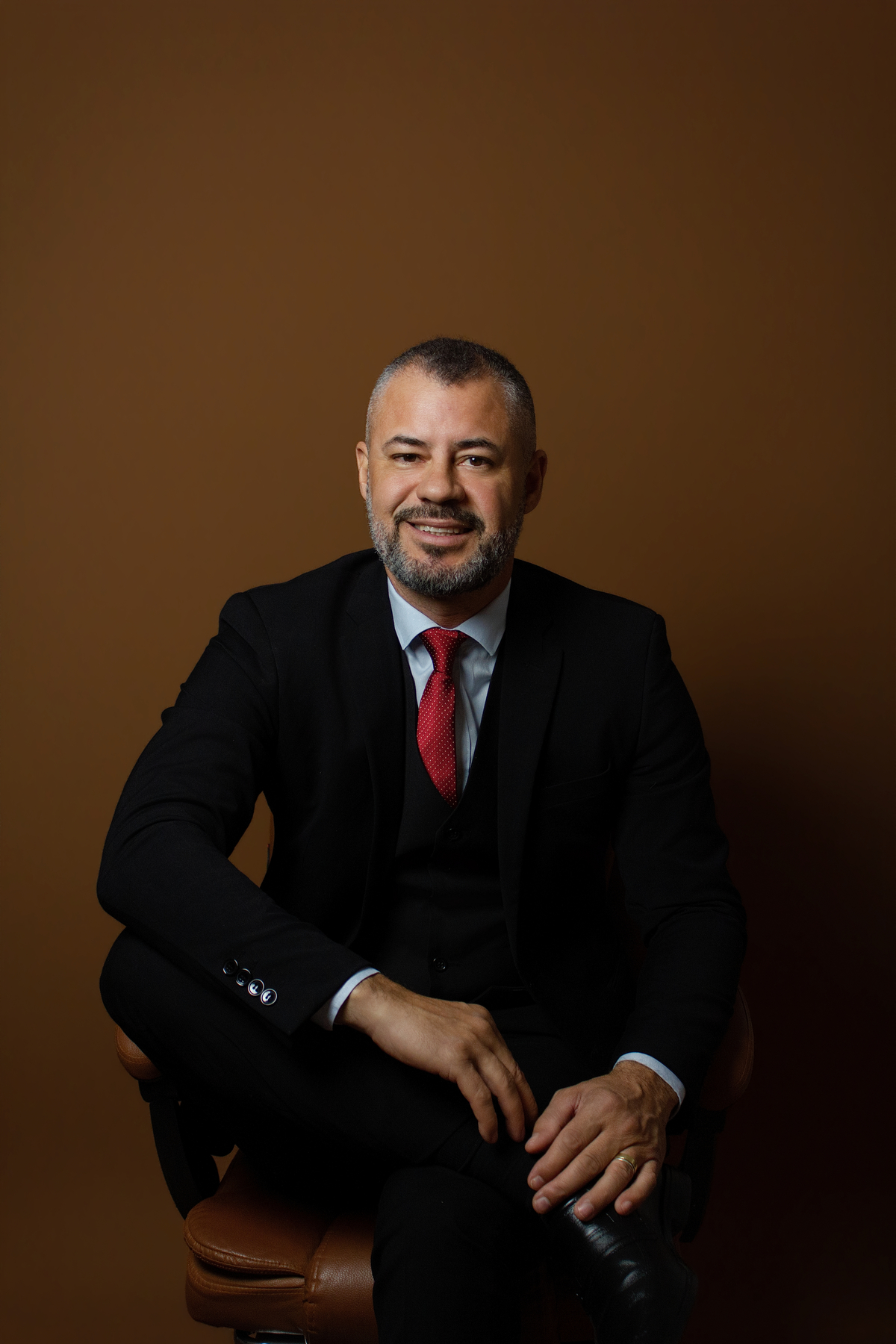 Ensaio Corporativo Masculino Homem Empresário no Estúdio em Matozinhos MG