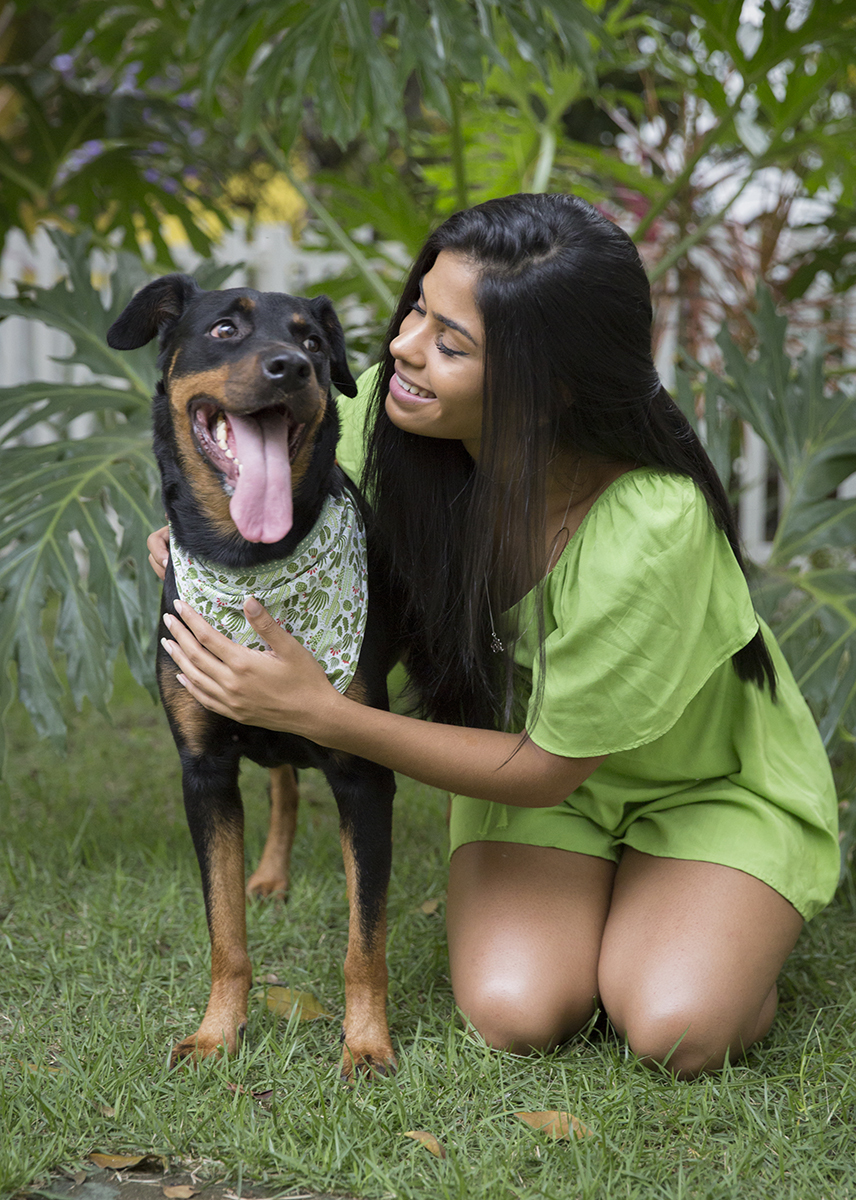 Marocas com sua mamãe aproveitando o jardim