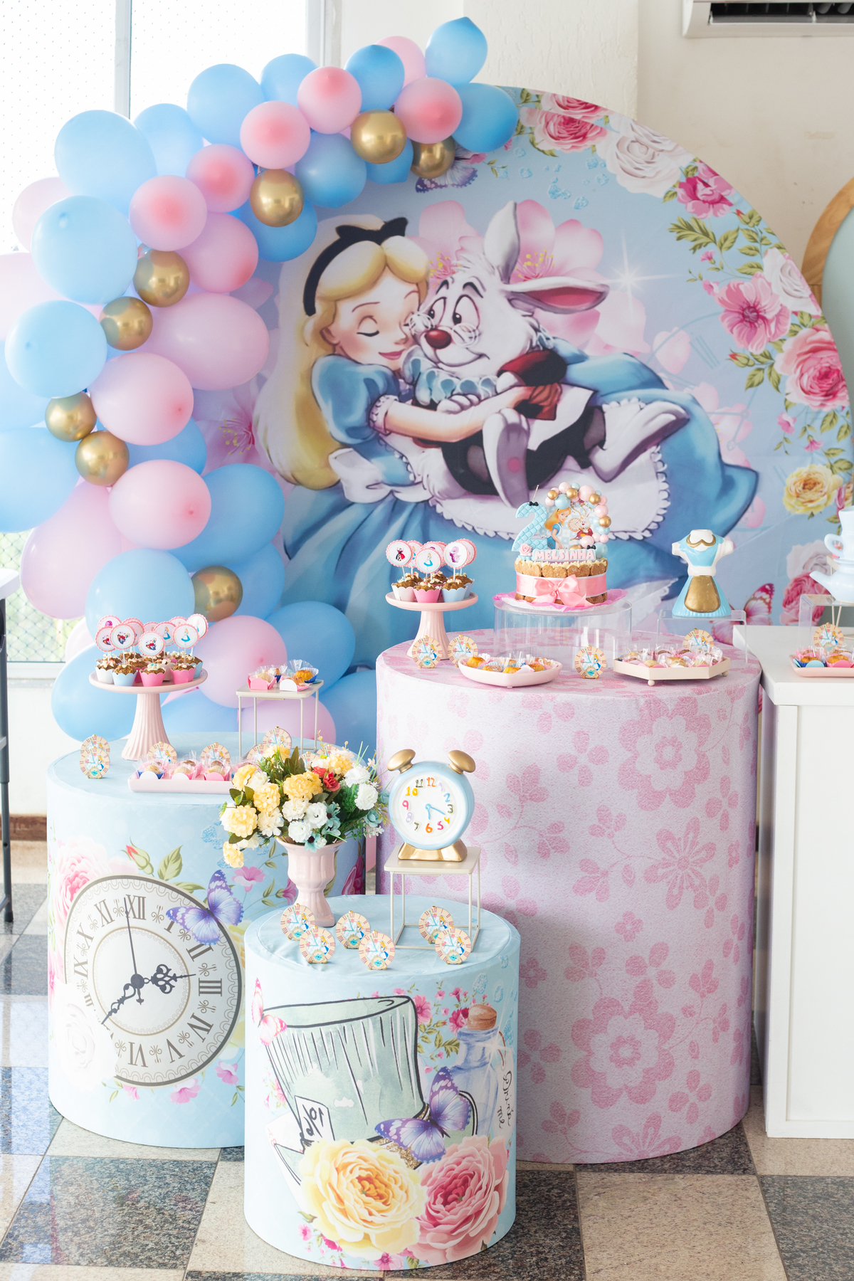 Melsinha posa com seu vestido Mar de Ideias