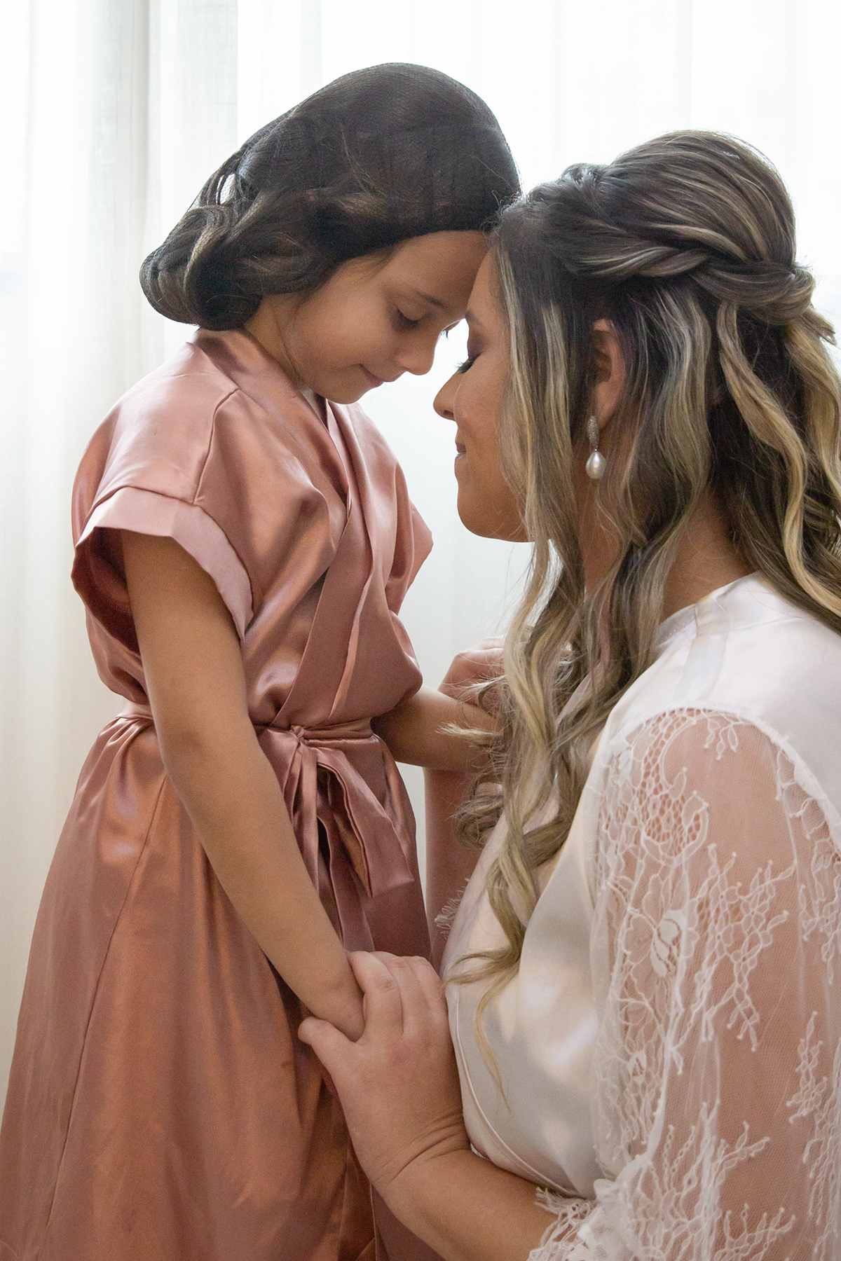 Mae e filha em momento emocionante durante o making off