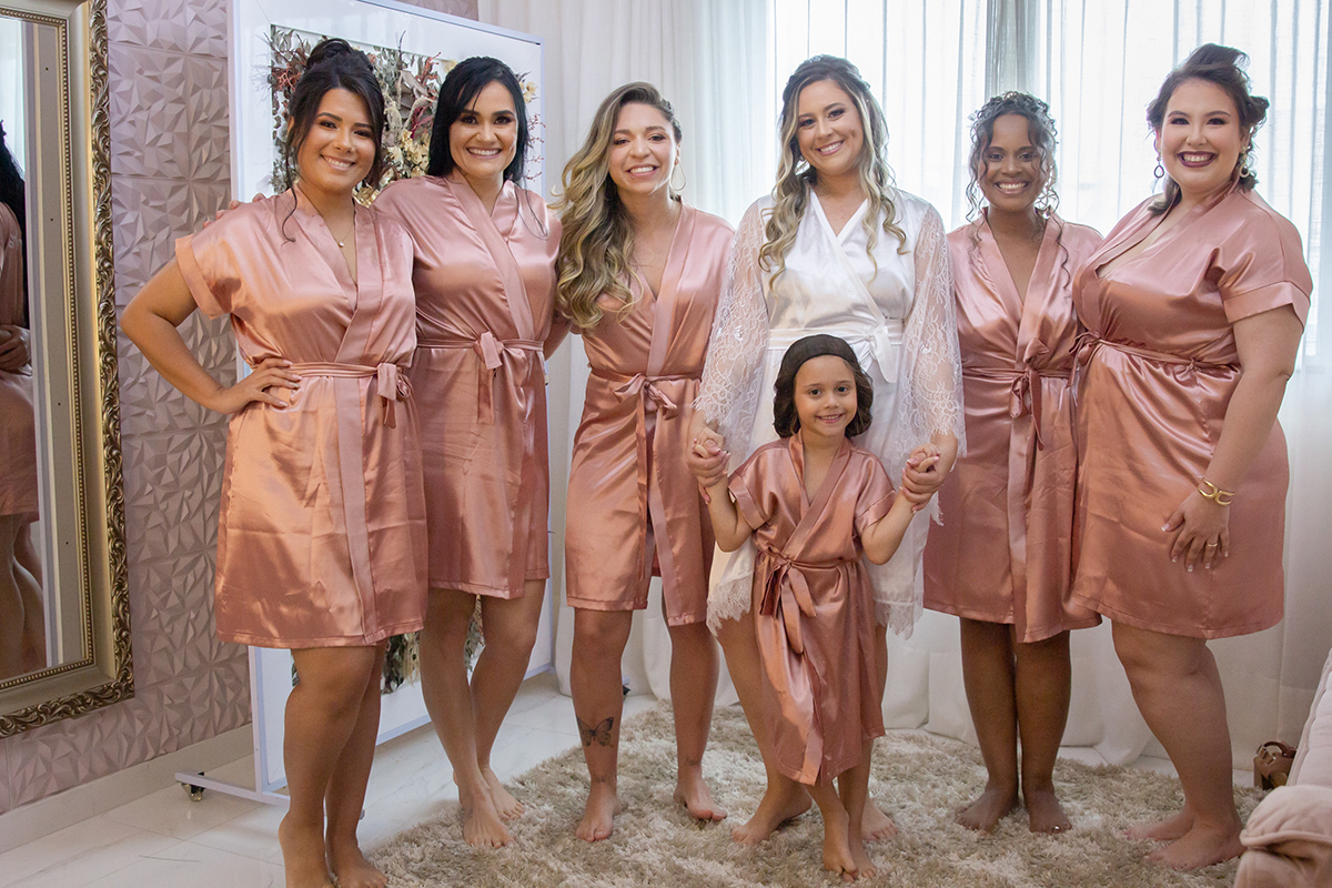 noiva com madrinhas no making off