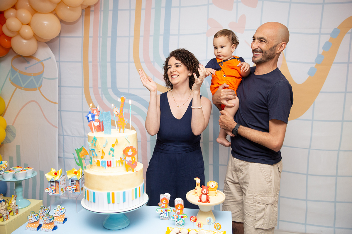 aniversario-infantil-um-ano-bebe-musica-parabens-mesa-do-bolo-vila-velha-espirito-santo 