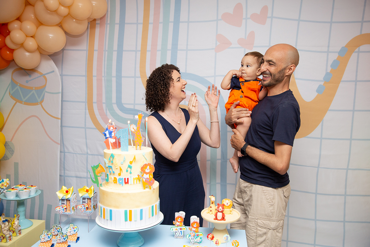 aniversario-infantil-um-ano-bebe-musica-parabens-mesa-do-bolo-vila-velha-espirito-santo 