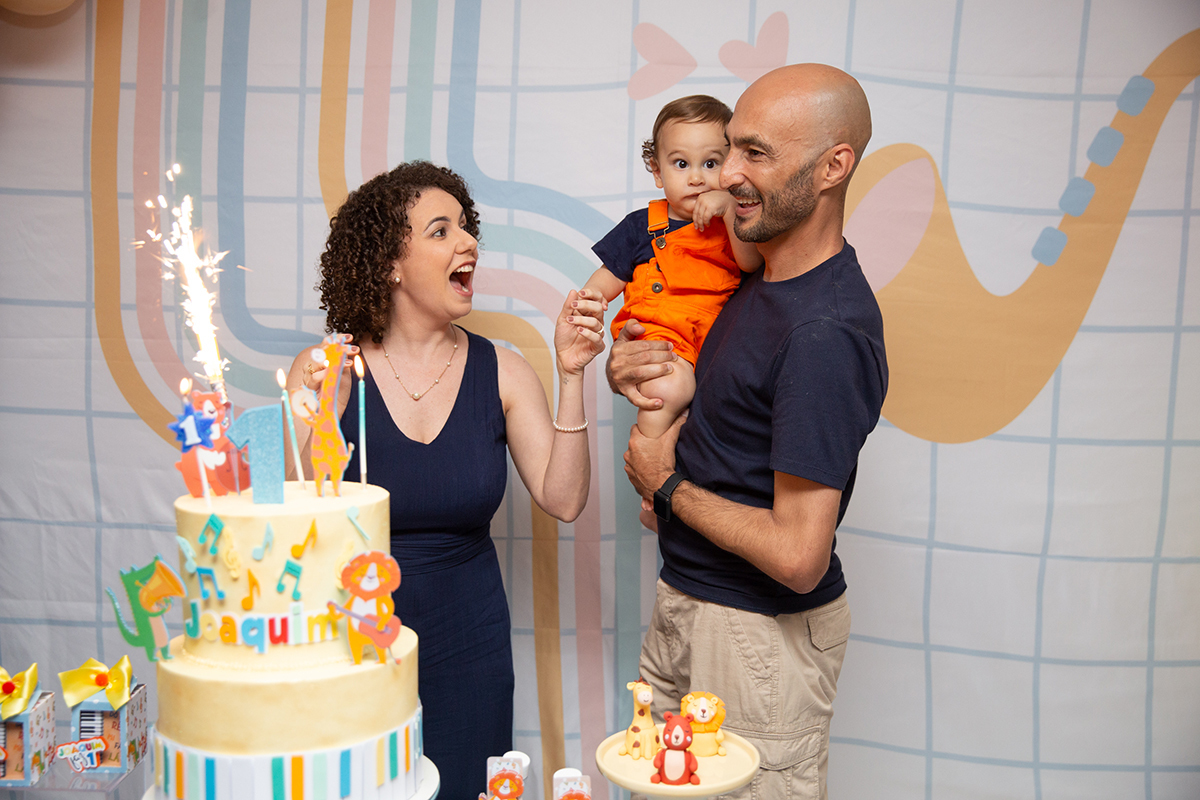 aniversario-infantil-um-ano-bebe-musica-parabens-mesa-do-bolo-vila-velha-espirito-santo 