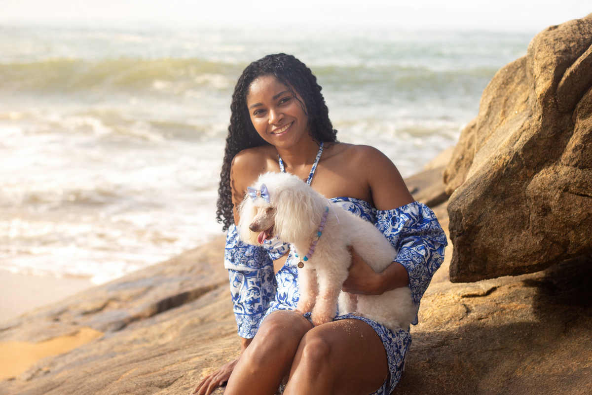 fotografia-pet-ensaio-praia-poodle-idoso-barradojucu-vilavelha