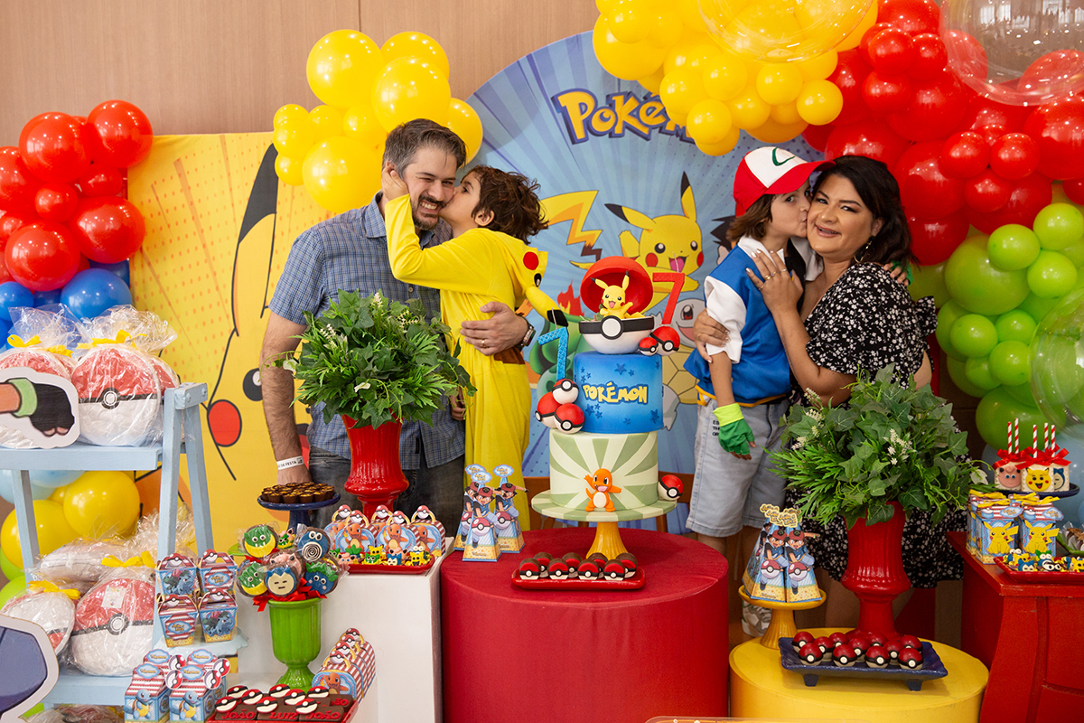 aniversario-pokemon-vilavelha-2025-familia-pai-mae