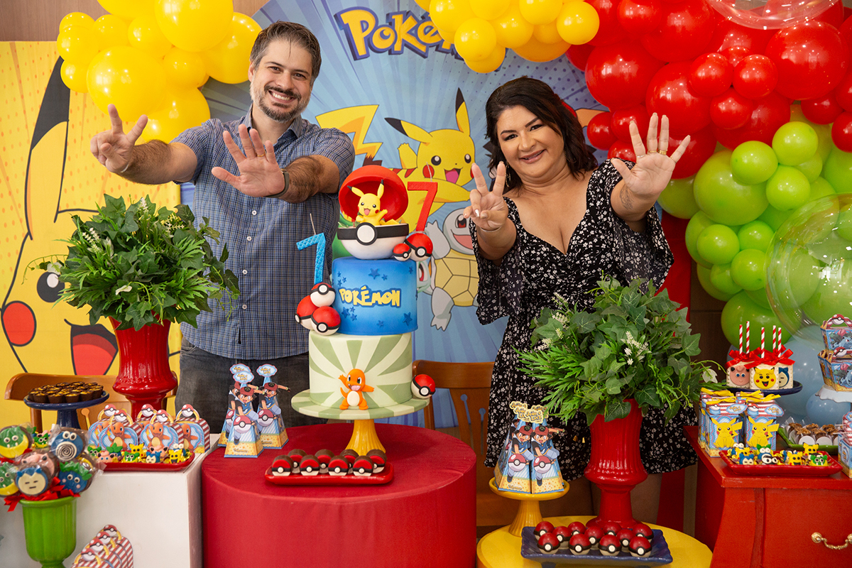 aniversario-pokemon-vilavelha-2025-familia-pai-mae
