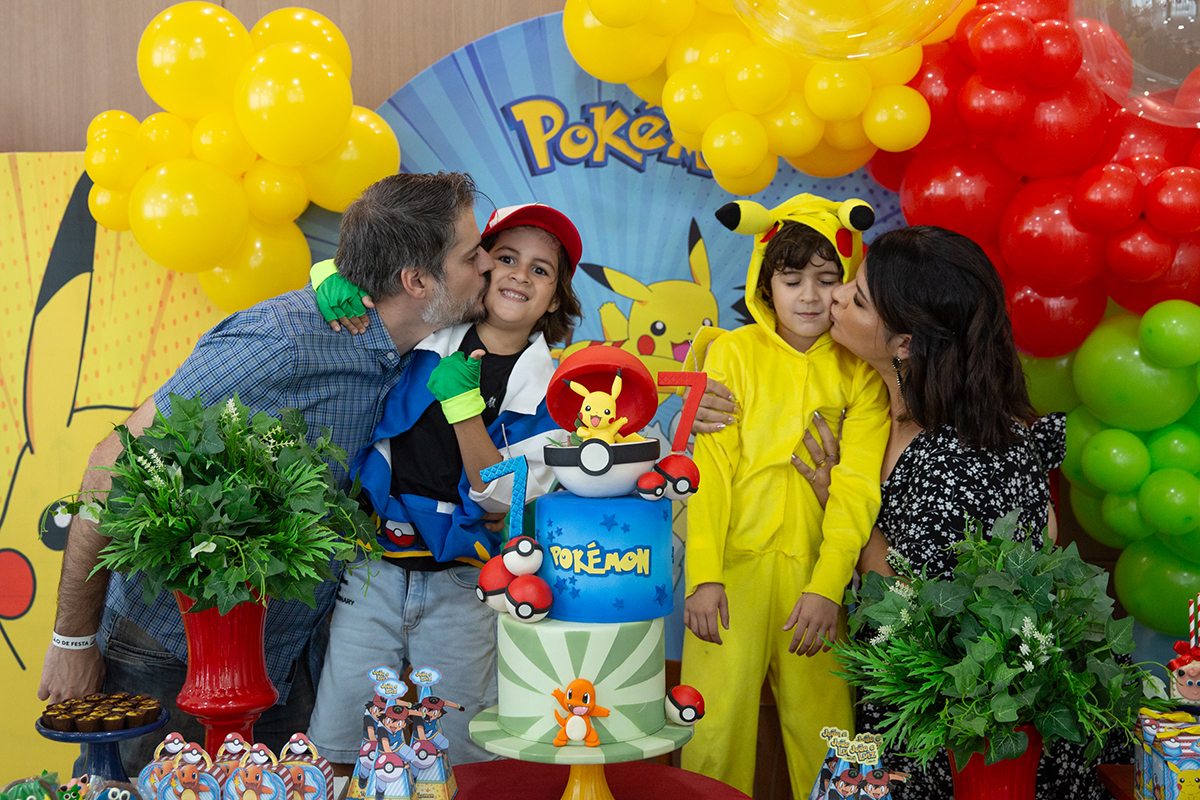 aniversario-pokemon-vilavelha-2025-familia-pais