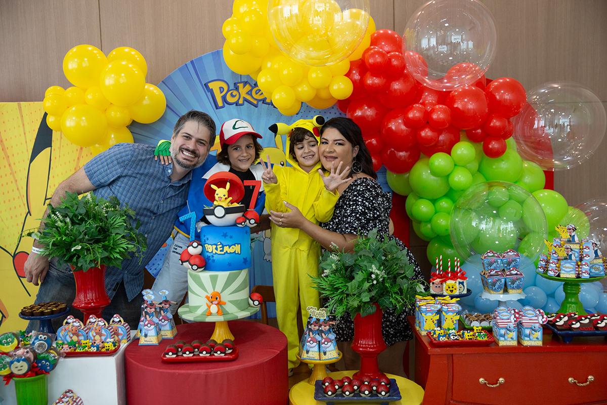 aniversario-pokemon-vilavelha-2025-familia-pais
