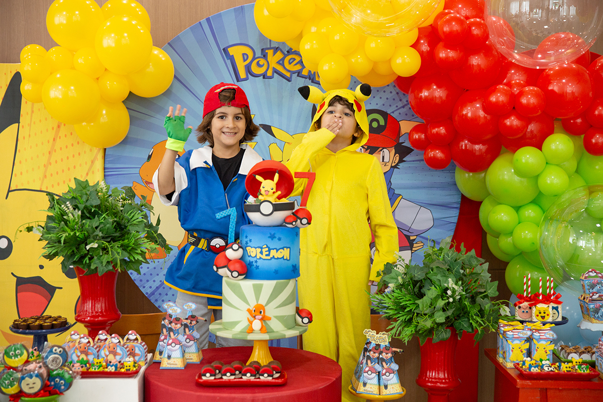 aniversario-pokemon-vilavelha-2025-gemeos-abracados