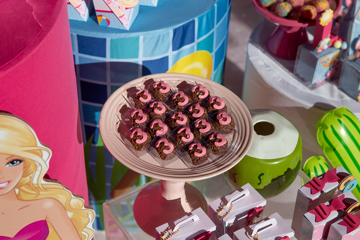 aniversario-infantil-barbie-pool-party-vitoria-2026