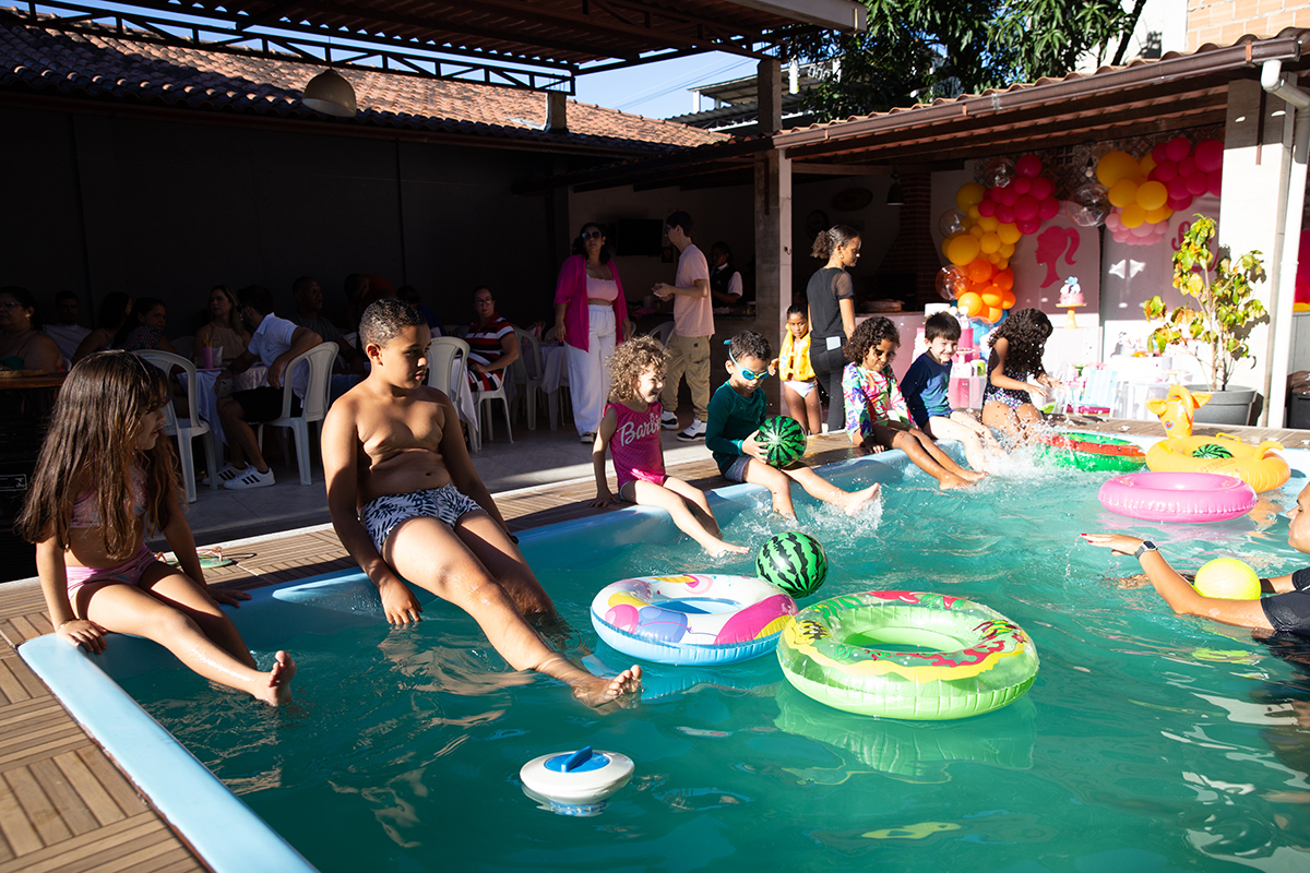 aniversario-infantil-barbie-pool-party-vitoria-2026