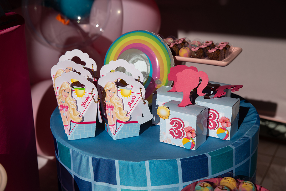 aniversario-infantil-barbie-pool-party-vitoria-2026