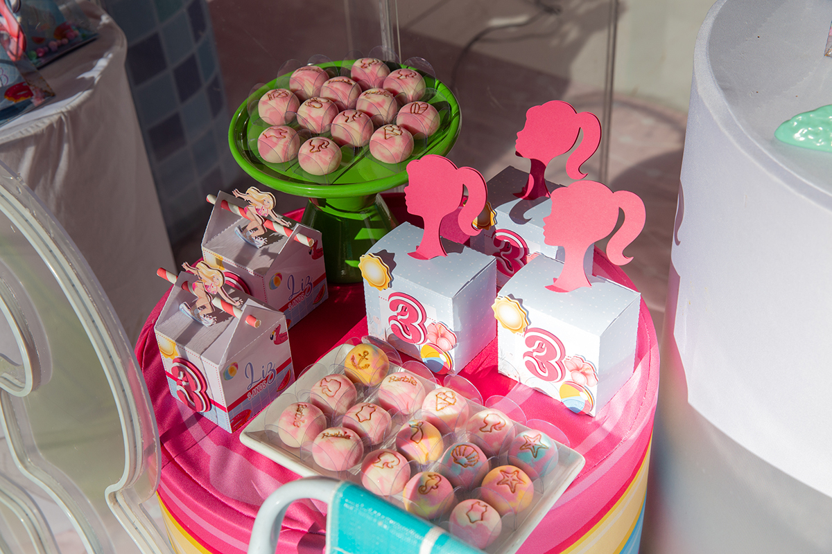 aniversario-infantil-barbie-pool-party-vitoria-2026