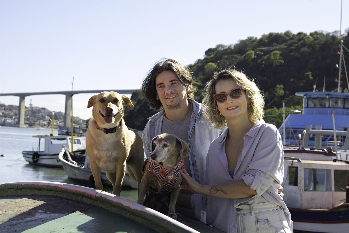 ensaio-pet-familia-praia-ao-ar-livre